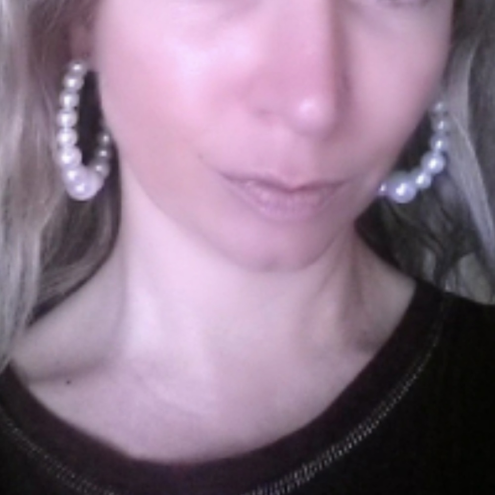 Today only $6 ❤️ new Simulated Pearl hoop earrings - Picture 4 of 8